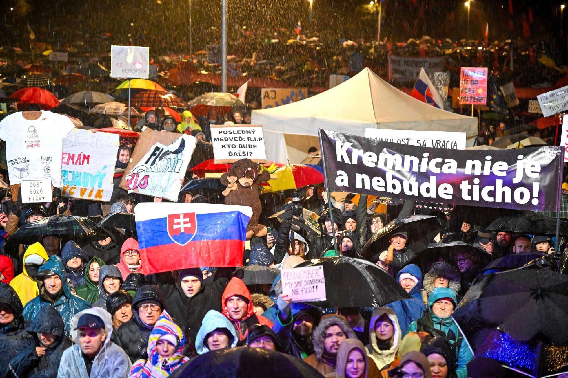 Slovensko, Bratislava, 17. listopad, demonstrace, Fico