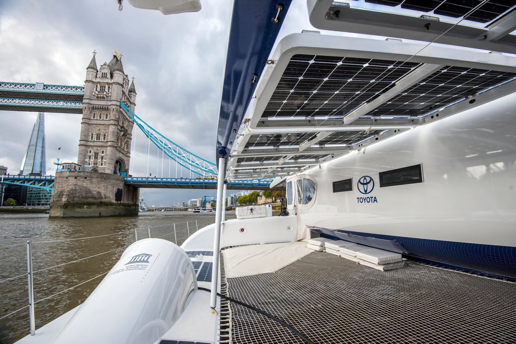 Vodíková loď Energy Observer v Londýně 2019