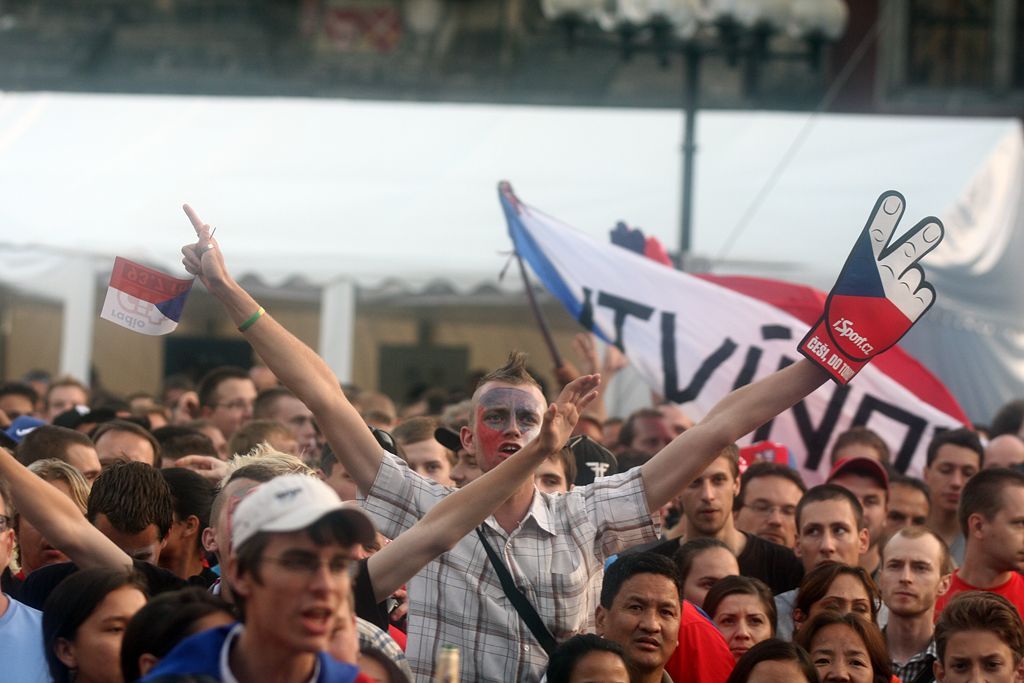 Fanoušci Eura na Staroměstském náměstí