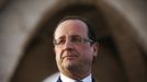 France's President Francois Hollande looks at a crowd in Independence Plaza in Bamako, Mali February 2, 2013. France will withdraw its troops from Mali once the Sahel state has restored sovereignty over its national territory and a U.N.-backed African military force can take over from the French soldiers, Hollande said on Saturday. REUTERS/Joe Penney (MALI - Tags: POLITICS CONFLICT HEADSHOT TPX IMAGES OF THE DAY) Published: Úno. 2, 2013, 8:11 odp.