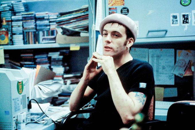 Richey Edwards, člen kapely Manic Street Preachers, zmizel v roce 1995 za záhadných okolností. Jeho tělo nebylo nikdy nalezeno, což vedlo k mnoha spekulacím.