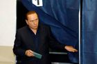 28. a 29. 3. - V neděli a pondělí se v Itálii konaly regionální volby. Hlasování se uskutečnilo ve třinácti z dvaceti italských regionů, včetně devíti z desítky největších: Lombardii, Emilii-Romagne, Piemontu, Venetu, Laziu, Apulii, Kalábrii, Kampánii a Toskánsku. Berlusconi v nich uspěl. Více informací najdete - zde