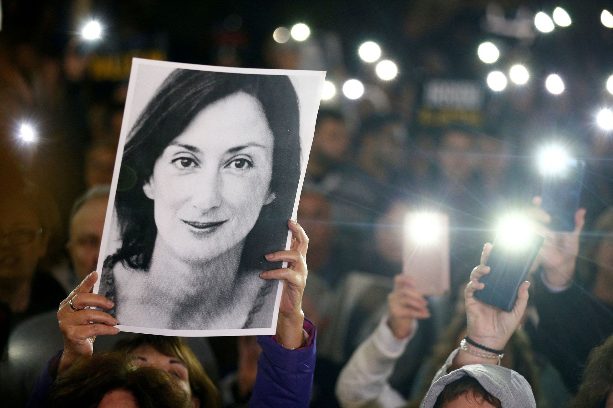 Protesty, úmrtí maltské novinářky Daphne Caruanaové Galiziaové