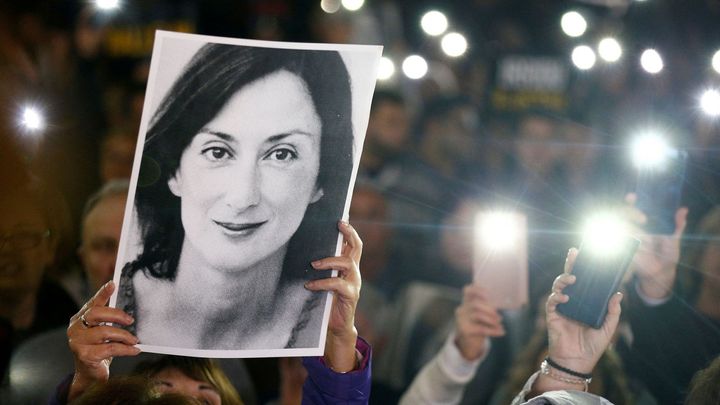 "Zákon Daphne." EU dala novinářům zbraň proti vlivným lidem. Ochrání je před žalobami