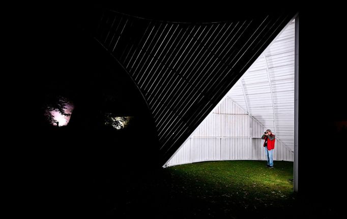 Tři objekty Jiřího Příhody na pomezí architektury a sochařství budou k vidění ve Šternberském paláci na Hradčanech. Jmenují se Capriccio, UAPs a Karbola.