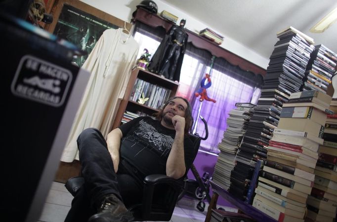 Catholic priest Adolfo Huerta, known as "Gofo", sits in his room at the episcopate in Saltillo February 22, 2013. Ordained five years ago, Huerta is an unconventional priest who likes rock music, dyes the ends of his hair red, dresses in black, and enjoys riding his motorcycle. Huerta found God and priesthood while studying philosophy at the Pontifical University in Mexico City and working with HIV-positive patients and sex workers as a social activist. He says it is important to demystify faith and accept people's differences without judgment, and in his sermons he references rock songs, quotes books and tells jokes. Picture taken February 22, 2013. REUTERS/Daniel Becerril (MEXICO - Tags: RELIGION SOCIETY) ATTENTION EDITORS: PICTURE 22 OF 26 FOR PACKAGE 'CHURCH, FAITH AND ROCK'N ROLL' SEARCH 'PRIEST DANIEL' FOR ALL IMAGES Published: Bře. 15, 2013, 10:24 dop.