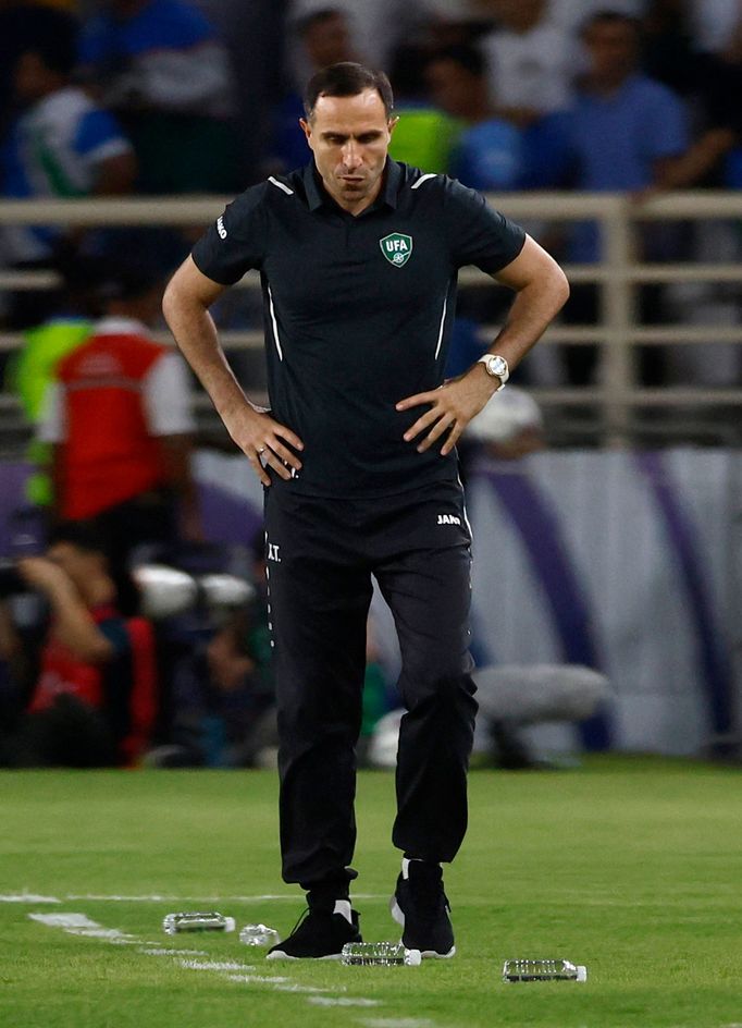Trenér fotbalistů Uzbekistánu Timur Kapadze