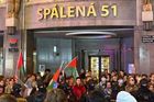 Policie v Praze zadržela 17 demonstrantů blokujících dopravu na Národní třídě