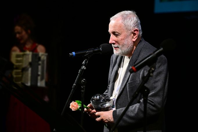 Cenu za celoživotní přínos animovanému filmu převzal scenárista, dramaturg a pedagog Jiří Kubíček.