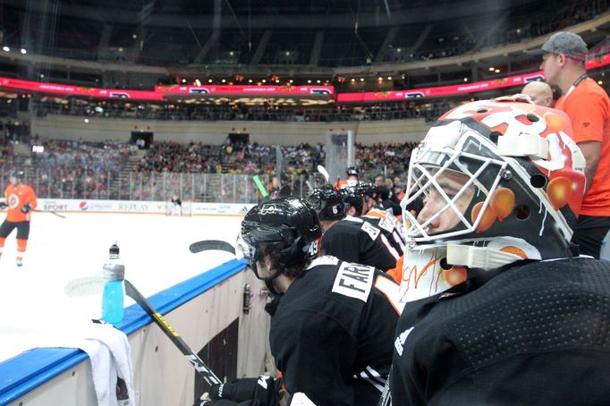 Střídačka Philadelphie při zápase NHL Global Series 2019 v Praze.