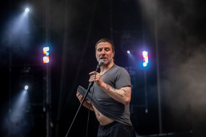 Snímek z vystoupení dua Sleaford Mods.