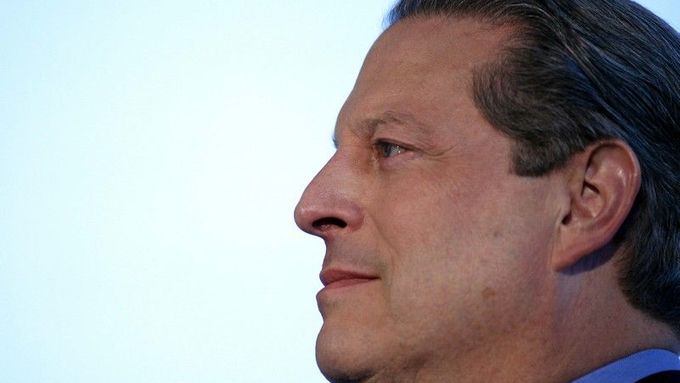 Gore získal Nobelovu cenu míru, což jeho kritiky pobouřilo. Mezi nimi i českého prezidenta Václava Klause.
