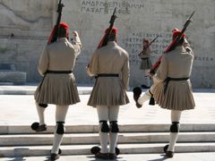 Řecko se potácí pod tíží zadlužení
