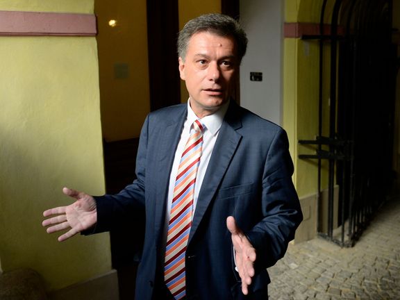 Pavel Blažek se účastní jednání, protože je krajský předseda ODS, říká k šedé eminenci politiky v Brně budoucí hejtman Grolich.