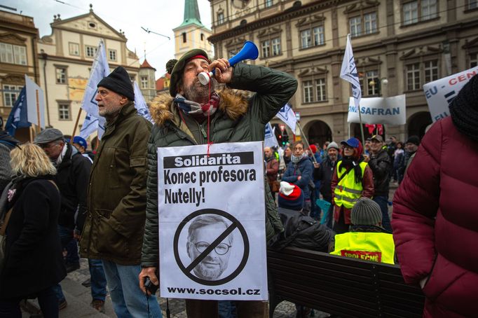 Protest studentů a odborů proti opatřením vlády Petra Fialy.