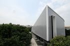 Eco Ark, Tchaj-pej, Tchaj-wan - Architekt Arthur Huang a firma MINIWIZ stojí za tchajpejským pavilonem, jehož stěny a fasáda tvoří speciálně navržené a vytvořené PET láhve. Ty jsou vyrobeny z recyklovaného PETu. Délka pavilonu je 130 metrů, šířka 40 metrů a výška 85 metrů.
