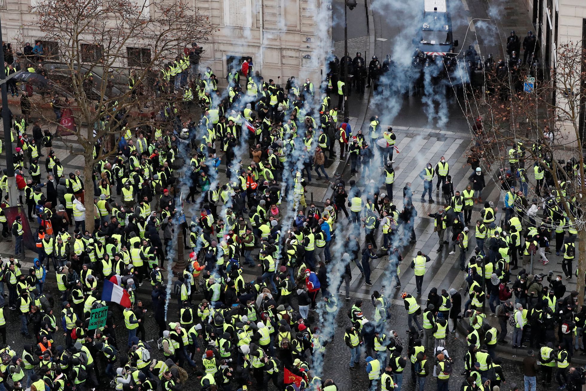 Protest hnutí žlutých vest v Paříži