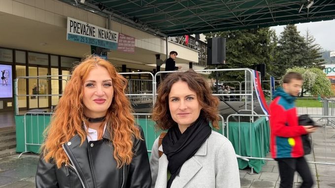 Reportérka Aktuálně.cz mluvila s Monikou Gavlasovou a Alexandrou Sobolovou, které vysvětlují, proč jim vadí zavedení transakční daně na Slovensku.