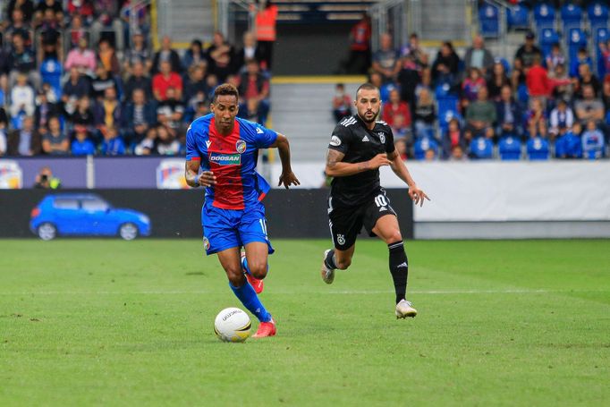 Jhon Mosquera uniká obraně CSKA