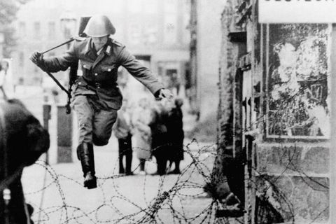 Před padesáti lety se začala stavět Berlínská zeď