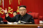 Severokorejský vůdce Kim Čong-un na stranickém zasedání.