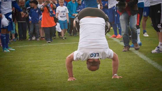 Podívejte se, jak fotbalisté Sigmy Olomouc oslavili po ročním pobytu ve Fotbalové národní lize návrat do nejvyšší soutěže.