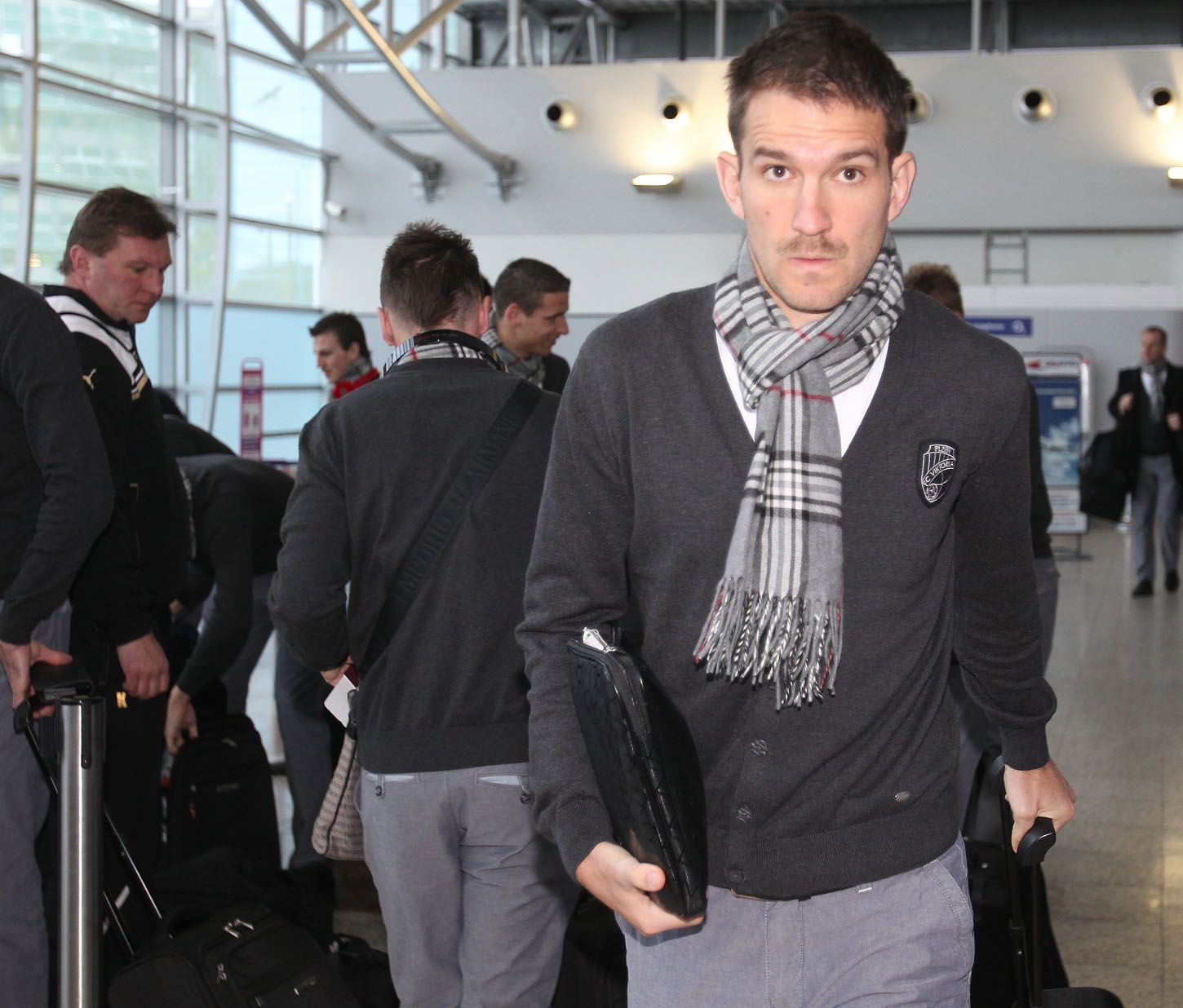 Marek Bakoš na pražském letišti před odletem do Istanbulu