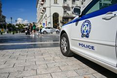 Za telefon za volantem zabaví řidičský průkaz. Pozor si dávejte i jako dovolenkáři