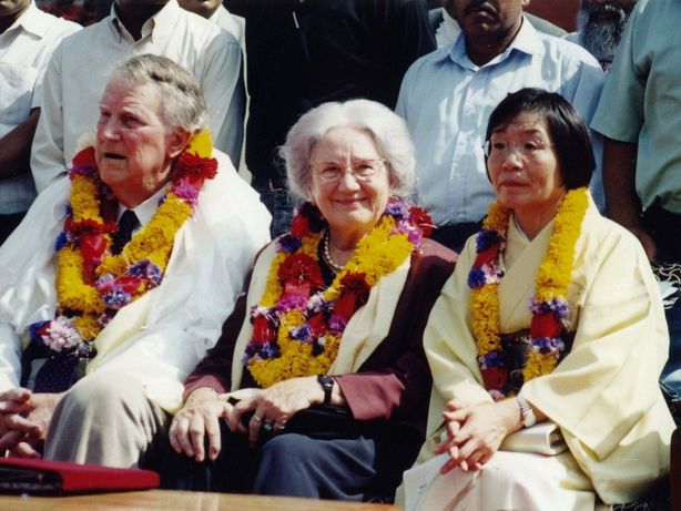 S Edmundem Hillarym v roce 2003 v Káthmándú. 