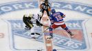 NHL, New York Rangers - Pittsburgh Penguins: Brad Richards - Jevgenij Malkin; rozhodčí  Brad Watson