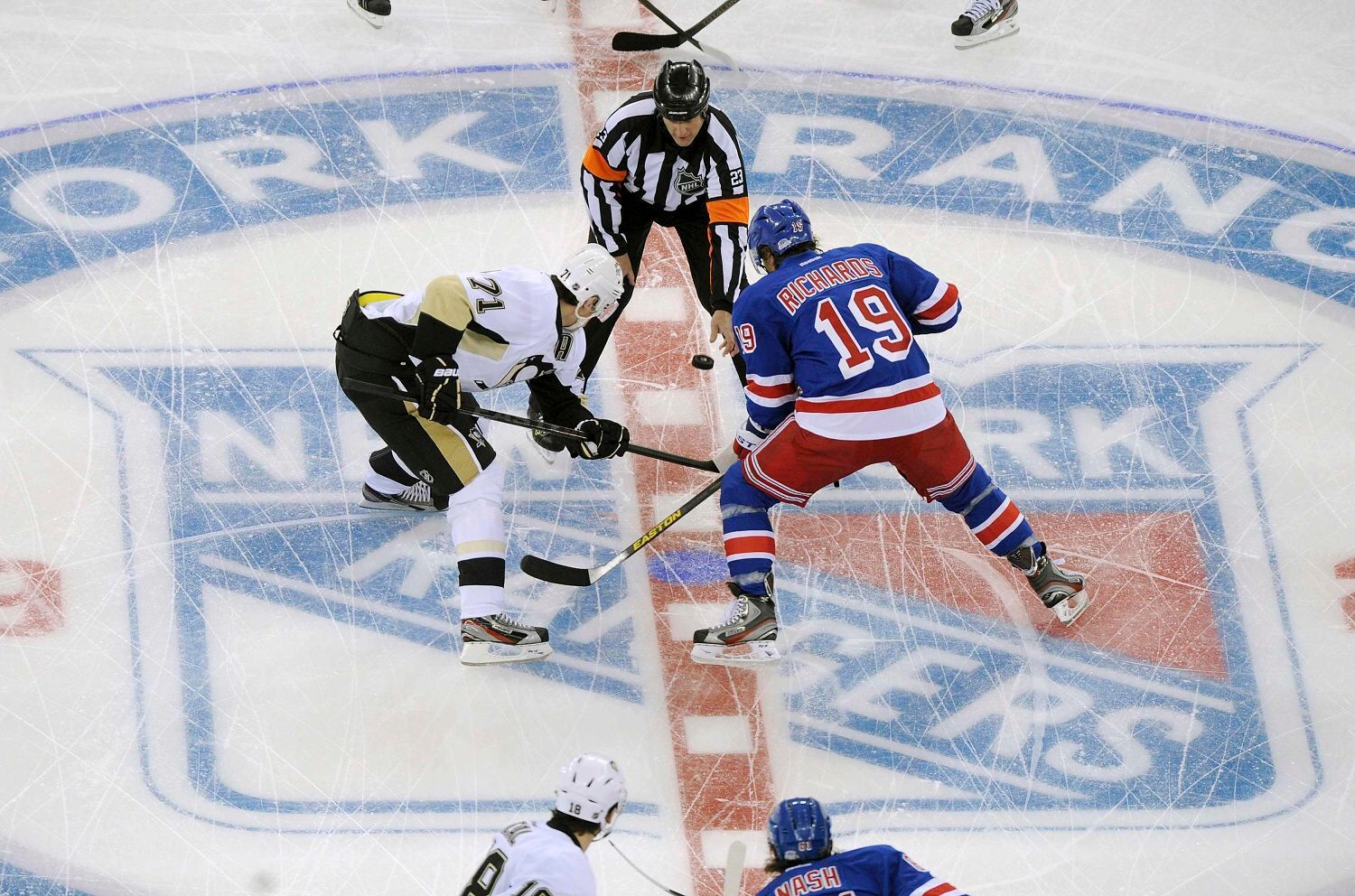 NHL, New York Rangers - Pittsburgh Penguins: Brad Richards - Jevgenij Malkin; rozhodčí  Brad Watson
