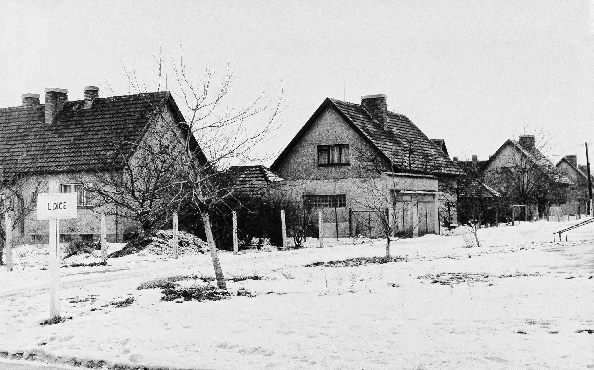 Jednorázové užití / Fotogalerie / Před 79 lety zmasakrovali nacisté obyvatele Lidic a jejich obec zlikvidovali.