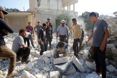 Miminka a nevinní lidé by v Sýrii neměli dál umírat, budeme aktivnější, prohlásil turecký premiér