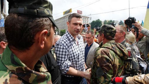 Nový kyjevský starosta Vitalij Kličko během demonstrace na náměstí Nezávislosti.