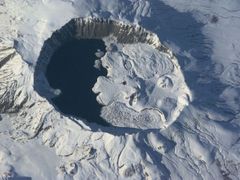 Kráter jezera Nemrut v Turecku je také stopou po úderu meteoritu.