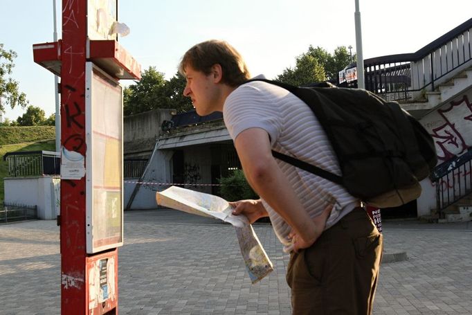 Turisté nevědí, že dnes jízdní řády neplatí.