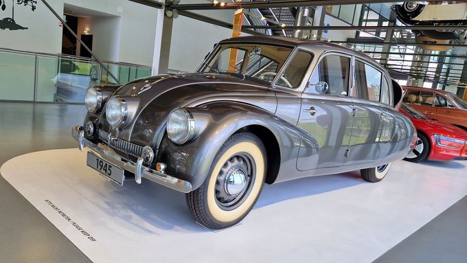 Tatra 87 patří k nejkrásnějším exponátům muzea.