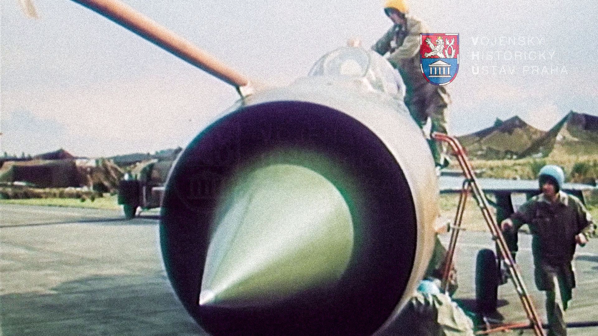 Dodatek, Film, Dálnice, Dálnice D1, Československý armádní film, přistávací plocha, Auto, historie