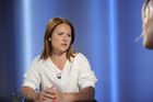 "Česku hrozí pád z útesu." Ekonomka varuje před hloupými škrty i vykrmeným státem