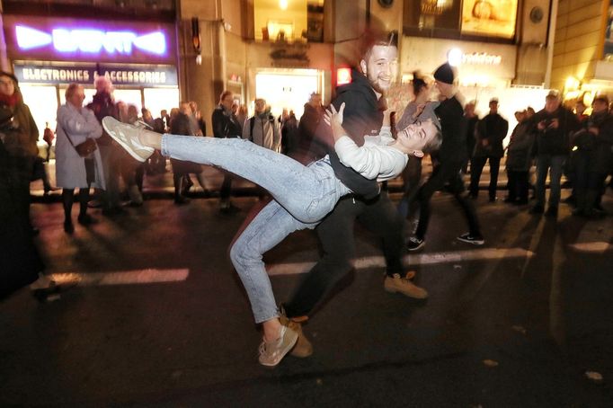 Praha si dnes 17. 11. 2019 připomíná výročí 30 let od sametové revoluce, která vedla k pádu komunistického režimu.