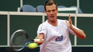 Naopak Tomáš Berdych, který antuku taky příliš nemusí, měl na zvyknutí mnohem více času a narozdíl od Tipsareviče si ji pochvaloval.