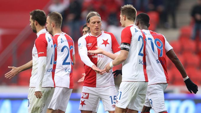 Kapitán Slavie Milan Škoda slaví branku do sítě Hradce Králové, kterou dal z penalty.