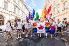 Diplomaté za rovnost. Na Prague Pride dorazí velvyslanci USA, Izraele či Albánie