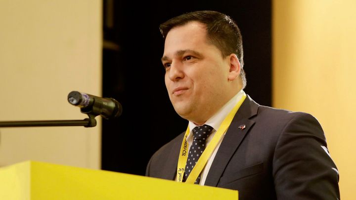 Lidovecký europoslanec vyhrál v loterii skoro milion korun, peníze dá na charitu