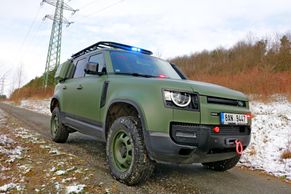 Zelený ledoborec: Land Rover Defender míří do rukou české policie a rád by do armády