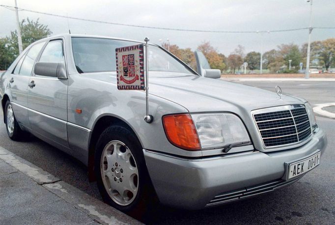 Automobil značky Mercedes, který používal prezident ČR Václav Havel v roce 1995.