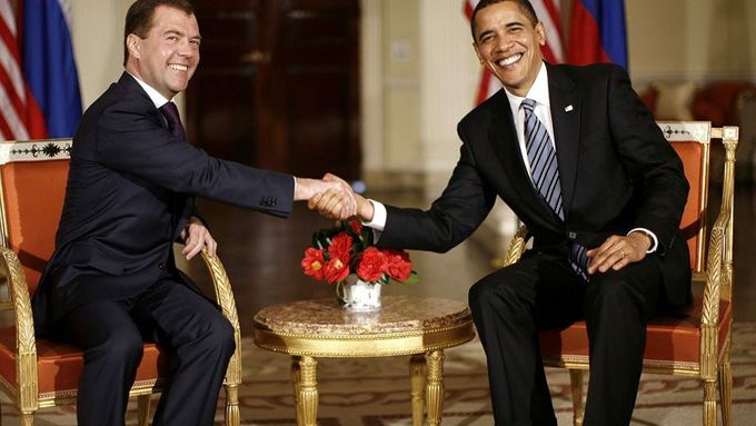 Obamu pozval do Moskvy jeho ruský protějšek Dmitrij Medveděv, když se počátkem dubna setkali v Londýně