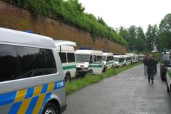 Dva ozbrojenci přepadli na Plzeňsku vůz zásilkové služby
