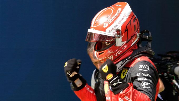 Charles Leclerc ve Ferrari slaví triumf ve VC Rakouska F1 2022