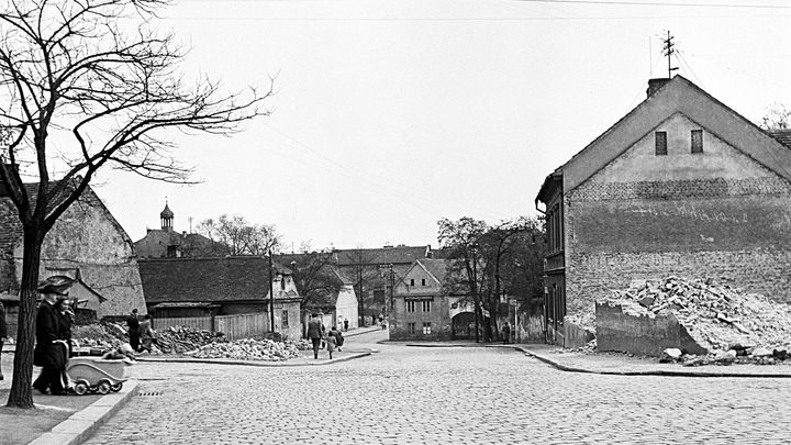 Tenkrát ve Strašnicích. Neznámé snímky osady, kterou proměnila v město tramvaj
